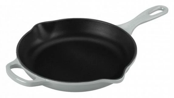 Le Creuset Skillet Hoge Koekenpan ø 26 Cm Gietijzer Mist Grey 1 Le Creuset Skillet Hoge Koekenpan ø 26 Cm Gietijzer Mist Grey