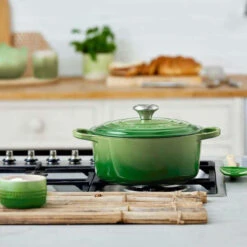 Le Creuset Signature Braadpan 4,2 Liter ø 24 Cm Gietijzer Bamboo -Keuken Verkoop 21177244082430 le creuset bamboo signature cast iron 24cm round casserole green lifestyle 600x 1