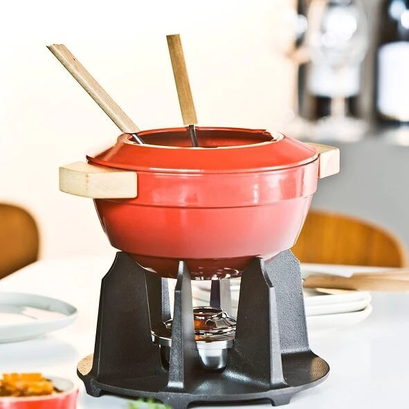 Le Creuset Fondueset Met Houten Handgrepen 2 Liter Gietijzer Kersrood 2 Le Creuset Fondueset Met Houten Handgrepen 2 Liter Gietijzer Kersrood - Image 2