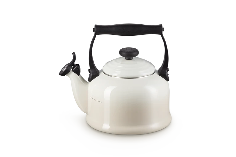 Le Creuset Tradition Fluitketel 2,1 Liter Staal Meringue 1 Le Creuset Tradition Fluitketel 2,1 Liter Staal Meringue